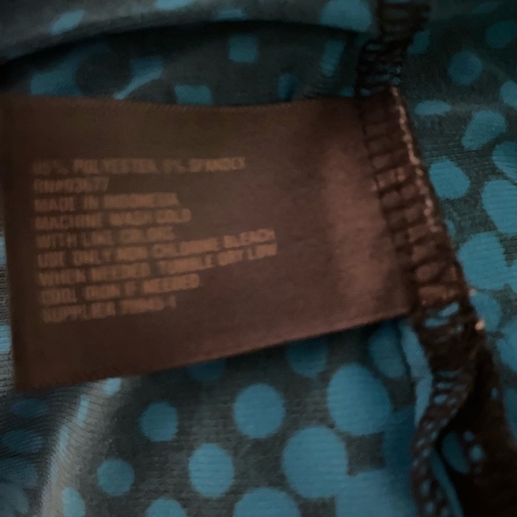 Women’s Sleevelesss Top with Zipper Detail Size Medium - Picture 6 of 6